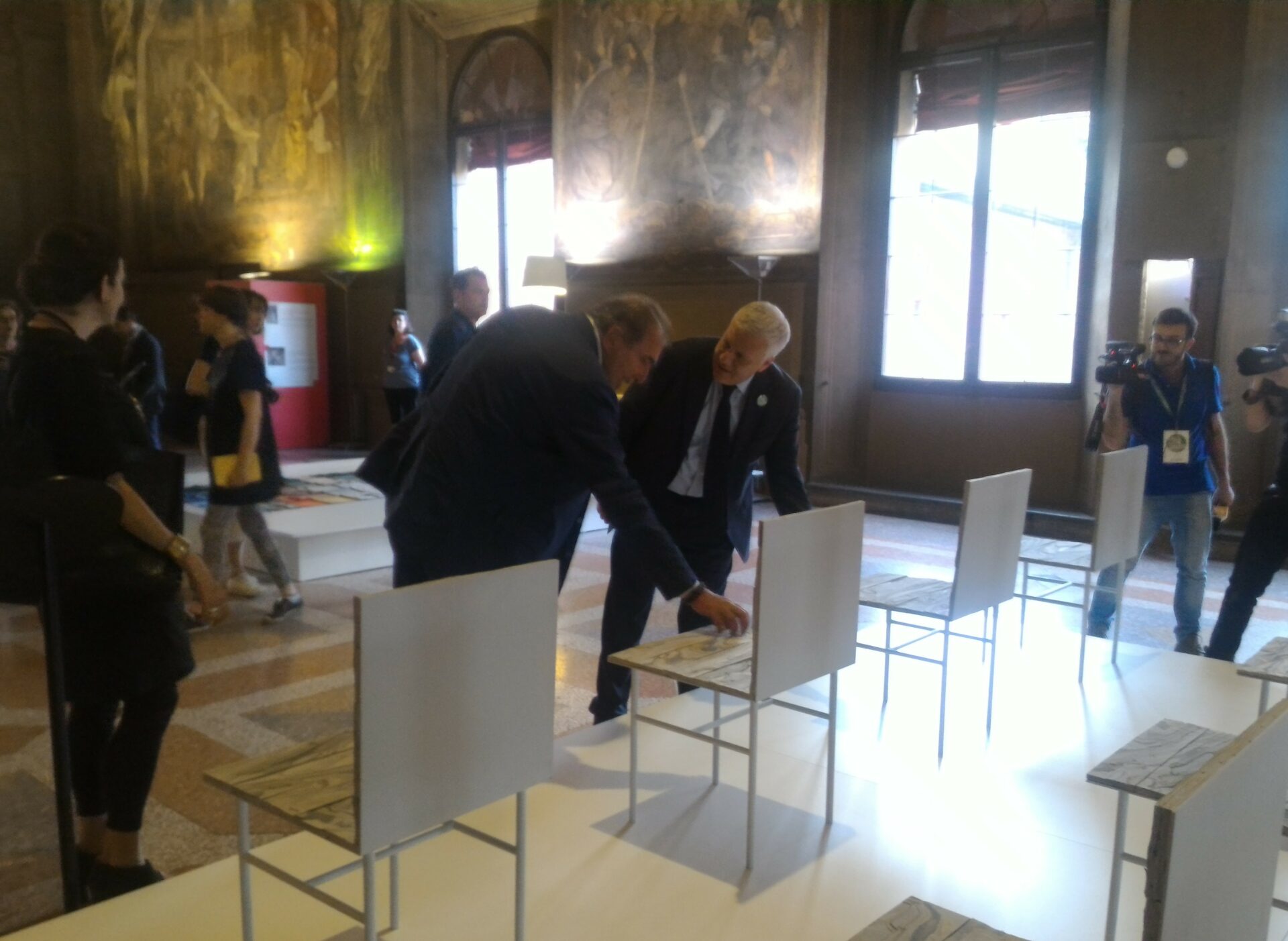 Il Ministro Galletti in visita alla esposizione di arte di Alcantara Galletti Boragno G7ambiente