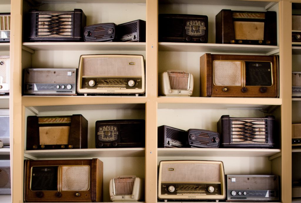 Vintage Music Antique Radio 9295