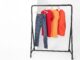 Saldi estivi e rifiuti tessili: l’80% dei vestiti finisce nella spazzatura raccolta differenziata tessile