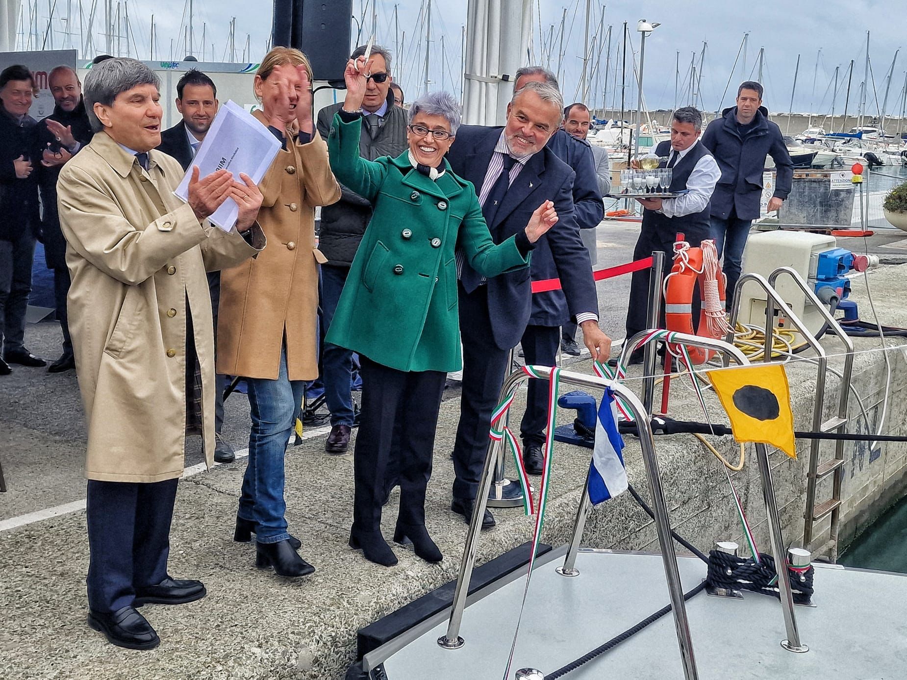 BIIM Inaugurato oggi a Lavagna, è dotato di due motori elettrici sono alimentati da batterie al sale e da fuel cell a idrogeno, stoccato in serbatoi a idruri metallici.