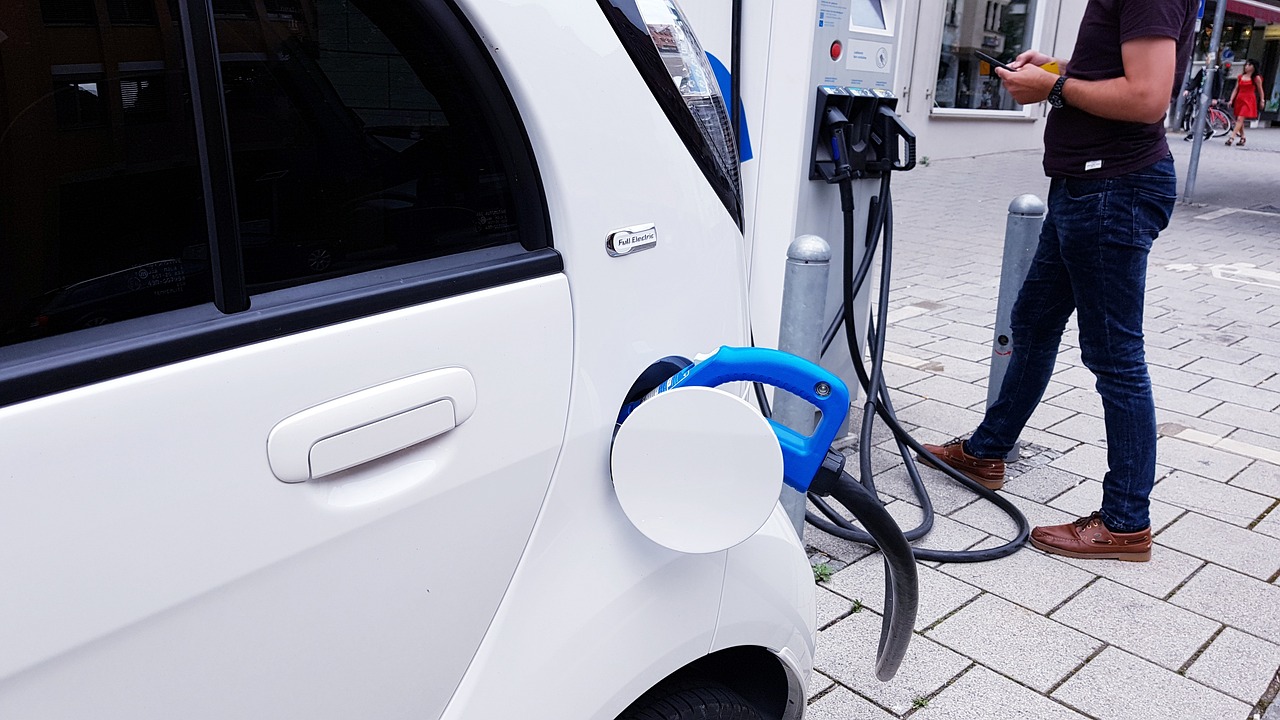 electric-car- pagare la ricarica