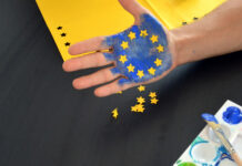 Manifestazione a Bruxelles per un “vero” piano industriale europeo Piano industriale europeo glifosfato europa Close,Up,On,The,Hand,-,A,Person,Is,Drawing