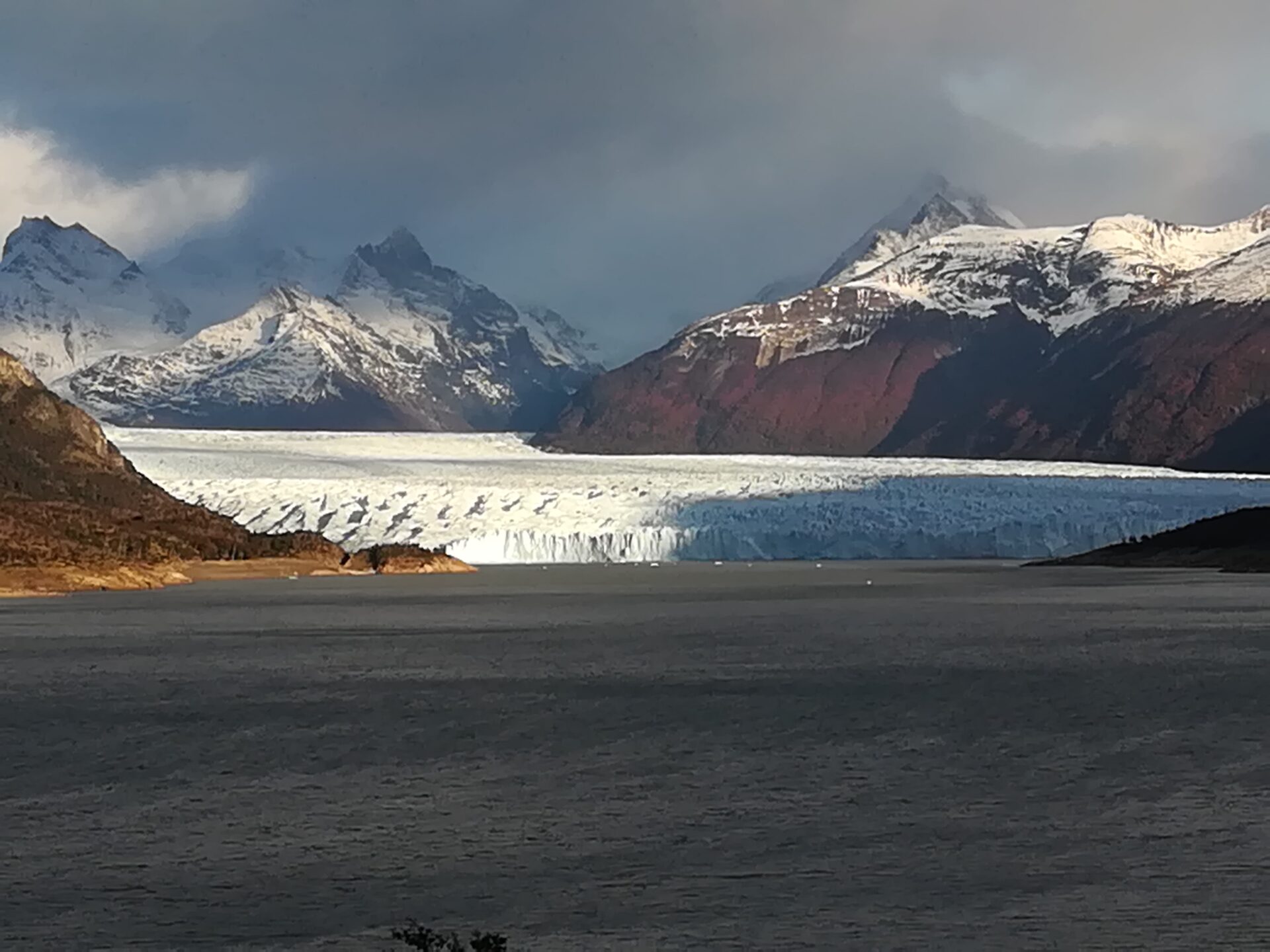    Panorama della Patagonia con sullo sfondo il ghiacciaio Perito Moreno (credits: foto di E. Lodolo)