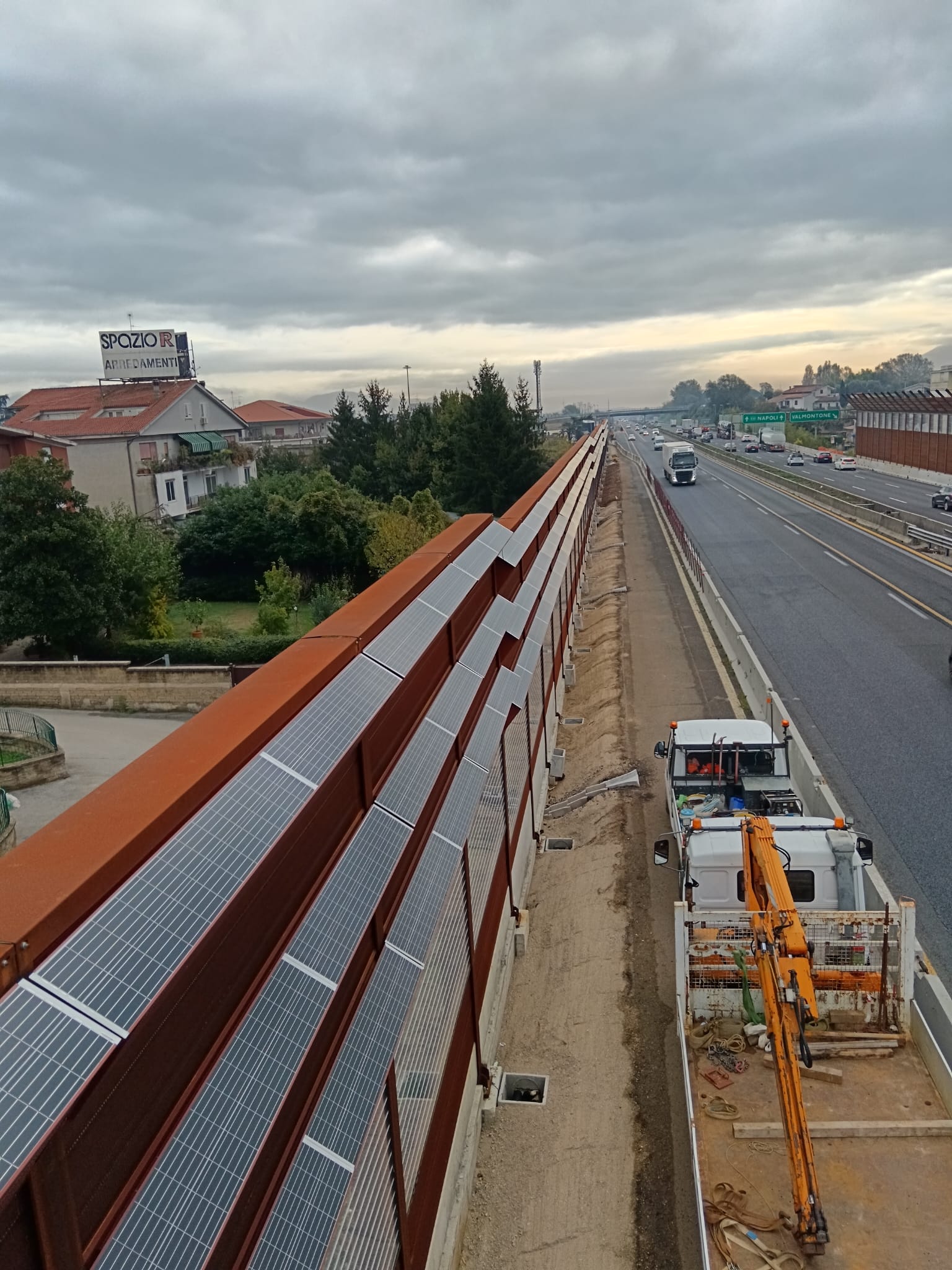 Barriere_fonoassorbenti_con_fotovoltaico_a_Valmontone_2_