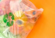 Imballaggi, ad agosto scatta la stretta UE: aziende italiane in ritardo e rischio multe fino a 10 milioni Imballaggi compostabili Biorepack