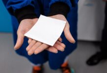 Il tessuto che abbatte di 9° la temperatura