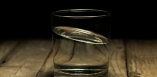 Ecco una riscrittura del testo in forma di articolo giornalistico, strutturato per essere chiaro, d’impatto e facilmente leggibile. L’idro-paradosso italiano: preoccupati per il clima, ma ignari di consumare troppa acqua acqua