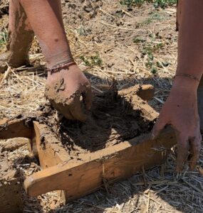 Preparazione Di Un Mattone Adobe Foto Ilaria C. Restifo 1