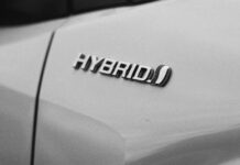 Le auto ibride volano nel 2025 e fanno il record tra i noleggi a lungo termine hybrid