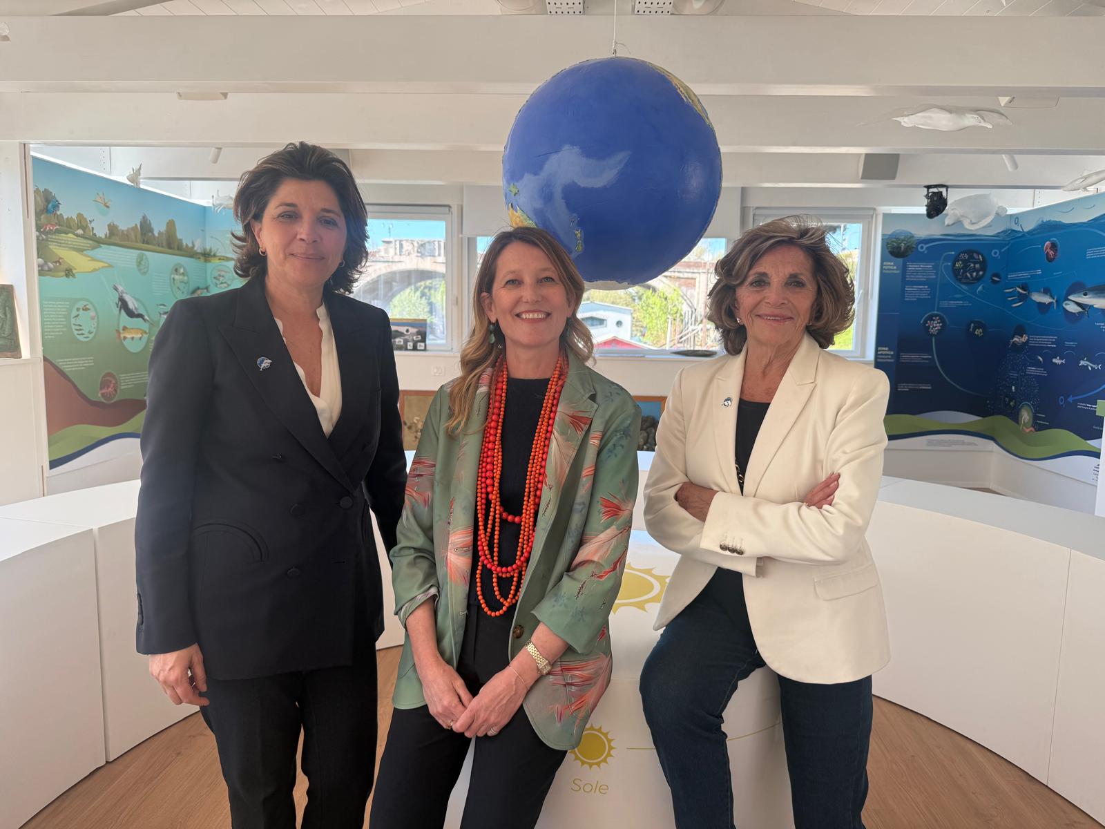Emanuela Trentin CEO Veolia Italia Con Presidenti Marevivo