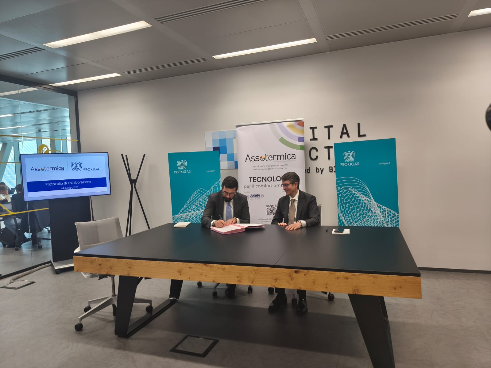 da sin: Giuseppe Lorubio presidente di Assotermica, Pier Lorenzo Dell’Orco AD Italgas Reti