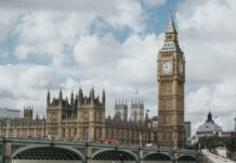 Uk, transizione energetici: a rischio obiettivi climatici al 2030 Uk