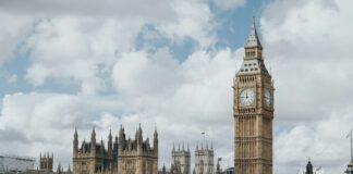 Uk, transizione energetici: a rischio obiettivi climatici al 2030 Uk