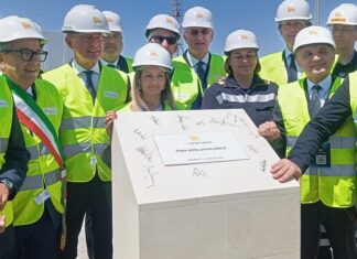 Transizione energetica, a Brindisi nasce la Gigafactory Eni Versalis a Brindisi nasce la Gigafactory Eni Versalis