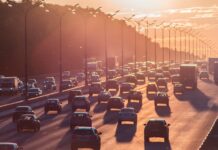 Traffico, oltre 1,58 milioni di litri bruciati ai semafori nelle code traffico
