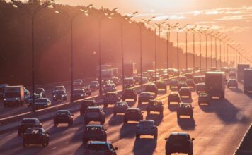 Traffico, oltre 1,58 milioni di litri bruciati ai semafori nelle code traffico