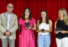 La regista sudafricana Pippa Ehrlich trionfa al Gran Paradiso Film Festival Legacy Award 2026 Cerimonia di premiazione - (da sin) Michel Martinet - Pippa Ehrlich - Yaz Ellis - Luisa Vuillermoz - LQ