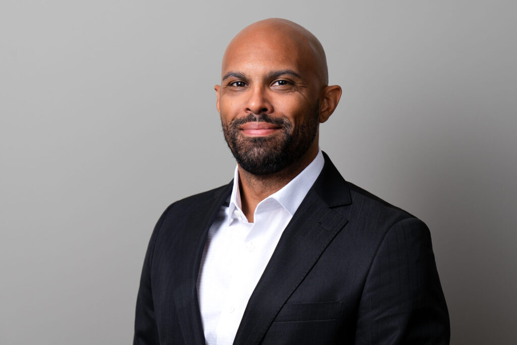 Steve Sutherland nel ruolo di Head of Digital, AI & Data Strategy.