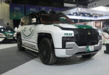 A Dubai la polizia ha un super SUV anfibio Yangwang U8 da 1.197 CV